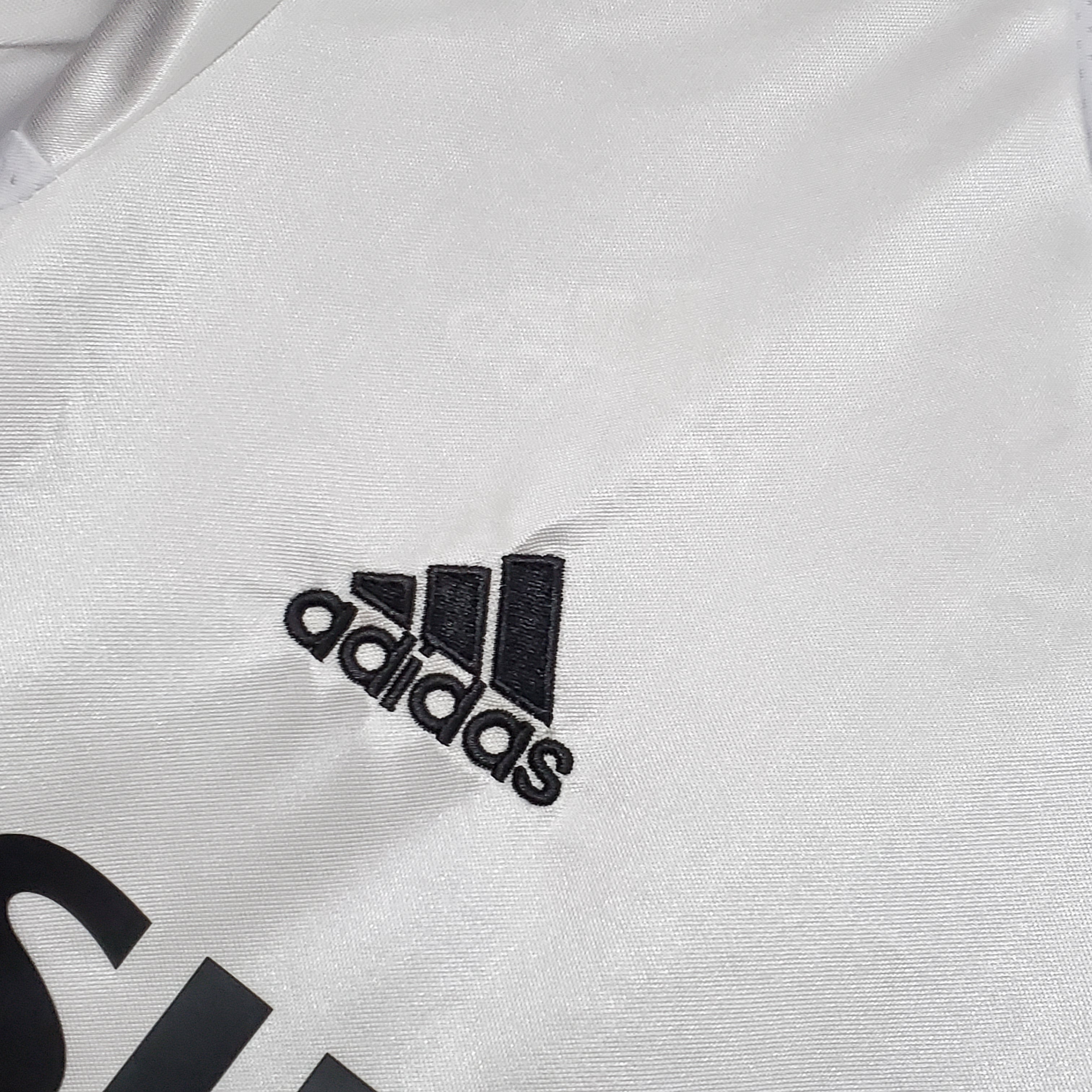 Real Madrid Retro 2004/05 Home (Free Personalisation)