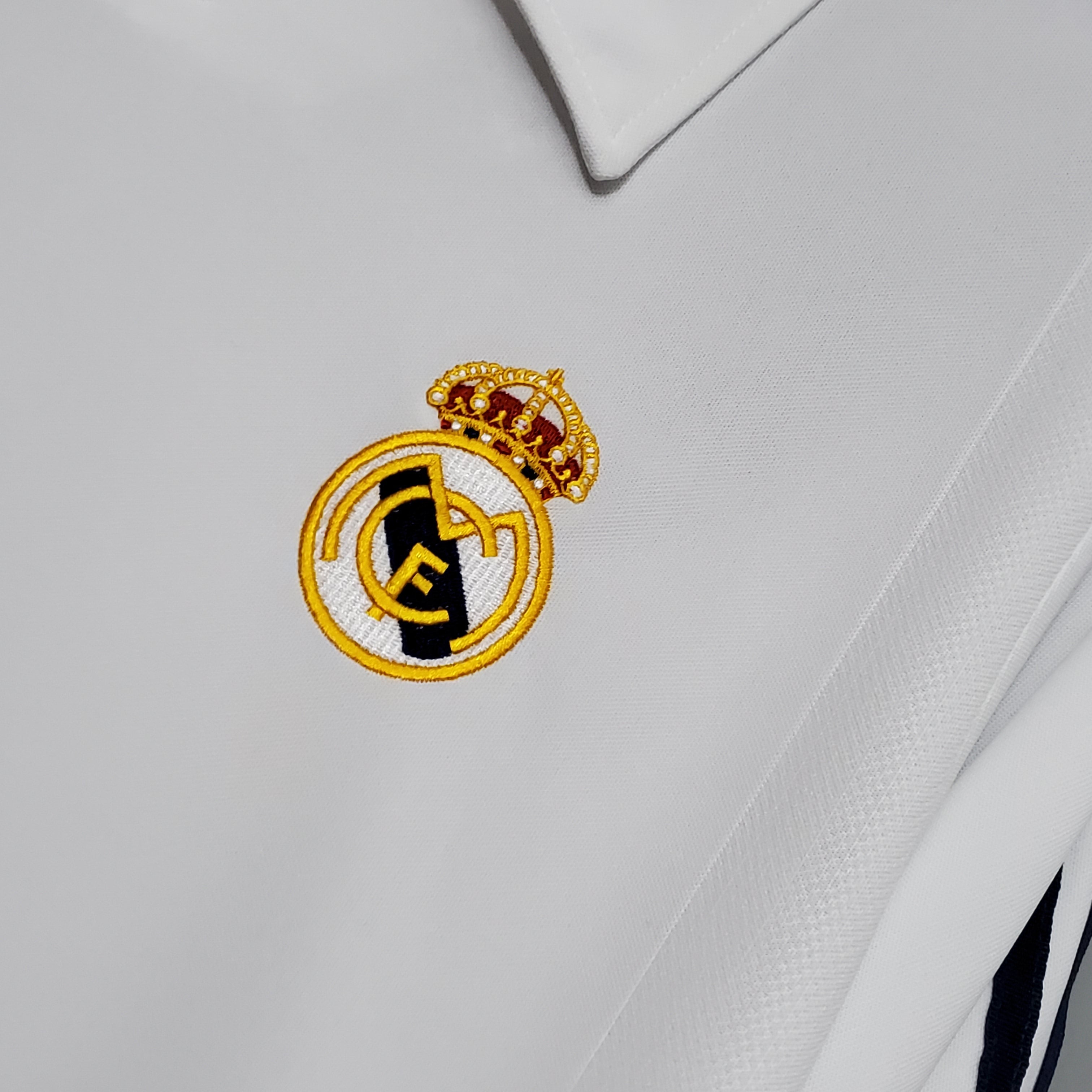 Real Madrid Retro Long-Sleeved 2002 Home (Free Personalisation)