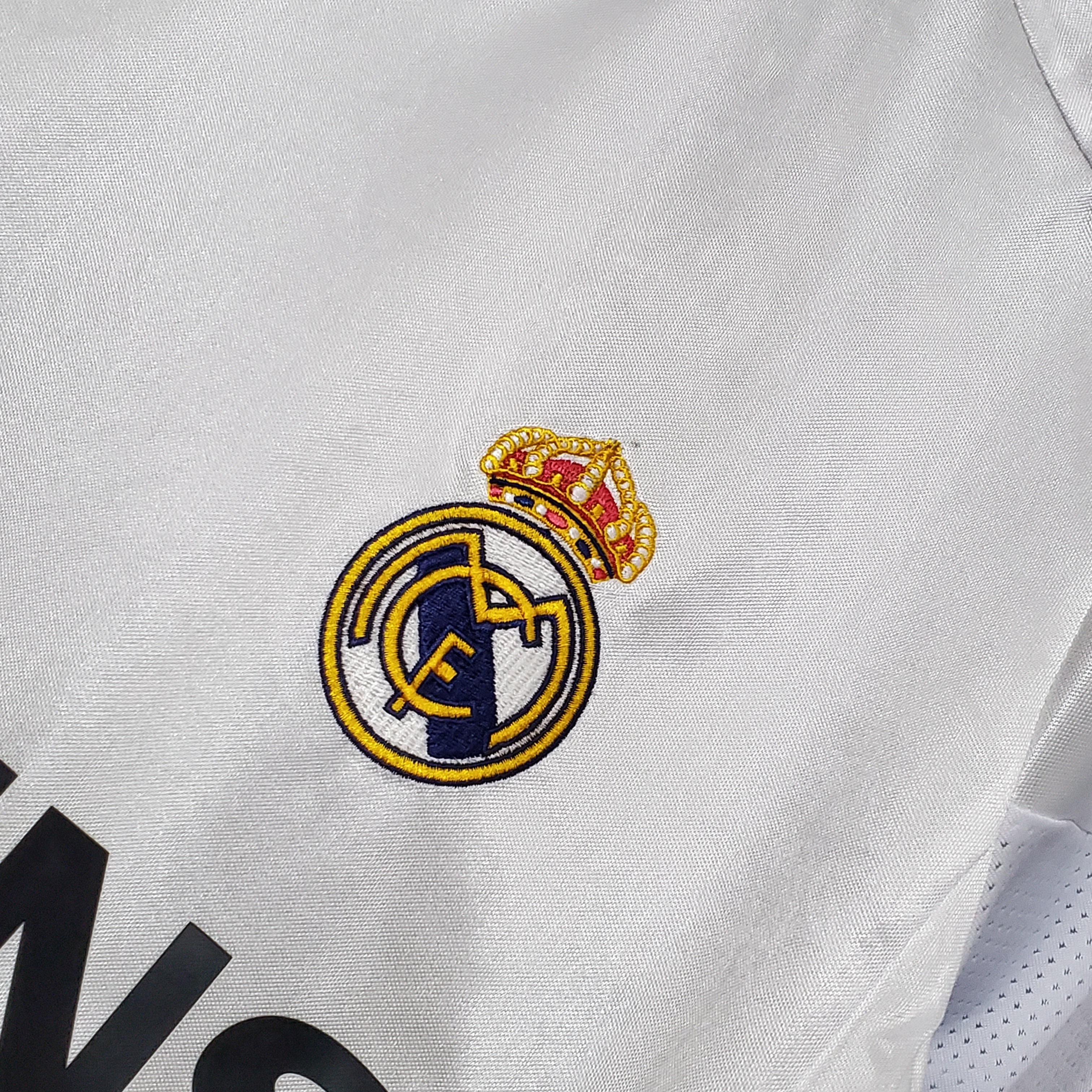 Real Madrid Retro 2004/05 Home (Free Personalisation)